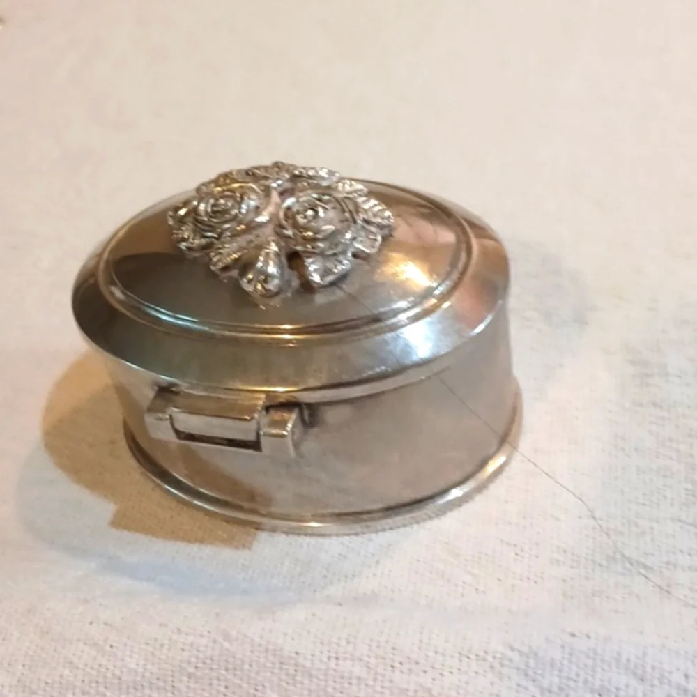 Y2K Real Silver Padded Engraved Roses Oval Trinket Jewelry Box
